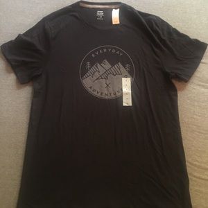 Old Navy black graphic tee shirt